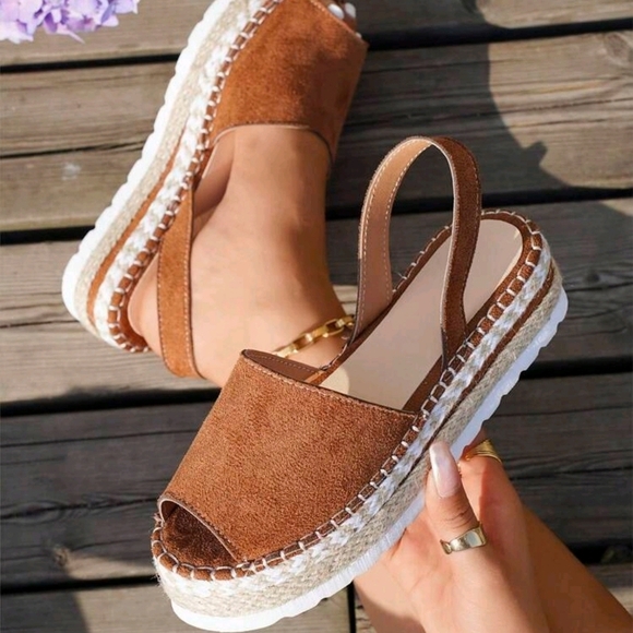 Shoes - Women's Chunky Heel Platform Sandals